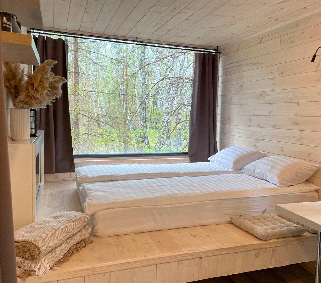 Домики с большим окном