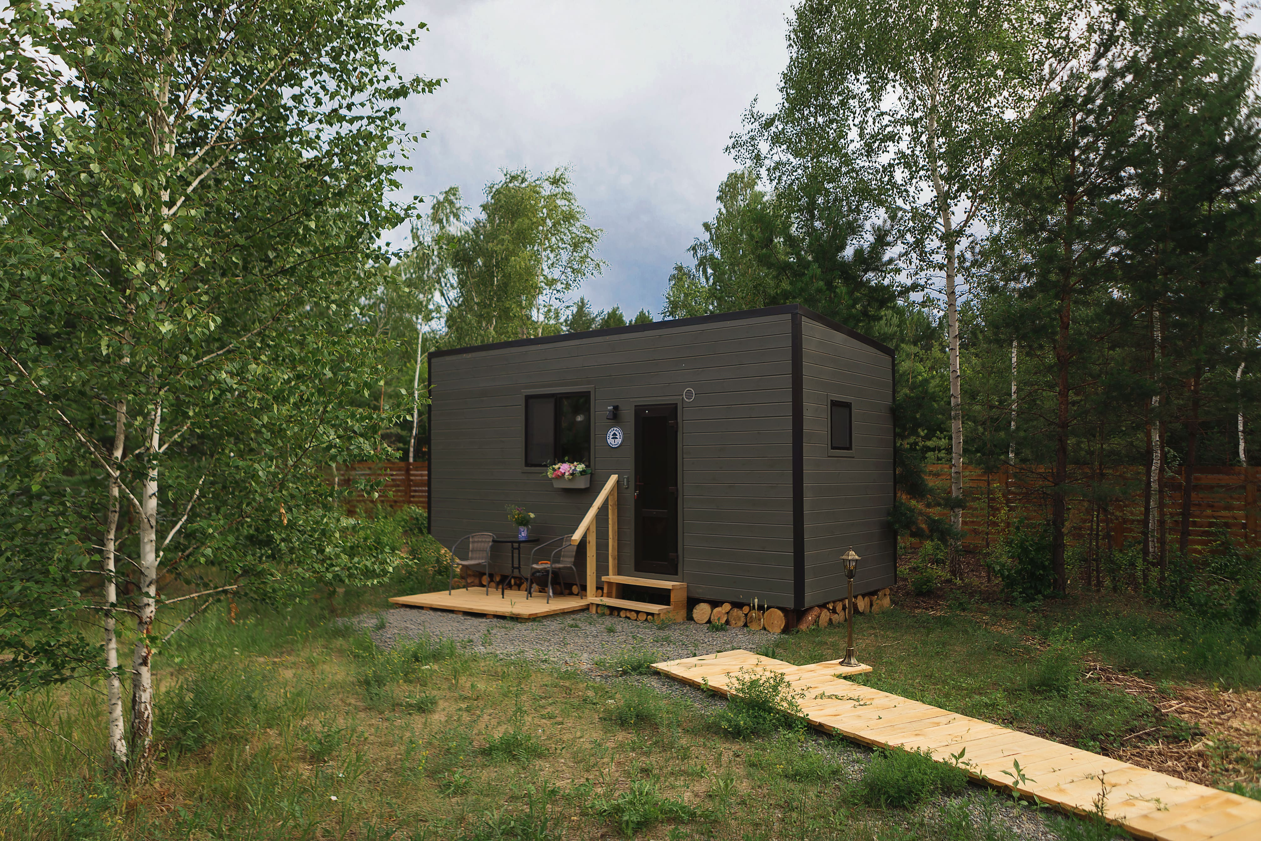 13 Лесных домиков